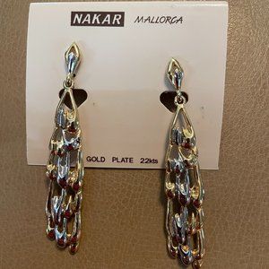 1 Pair of Gold Plate Nakar Pierced Earrings